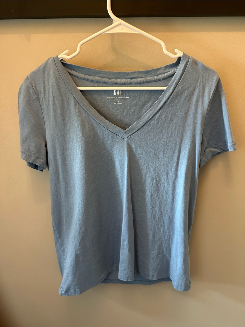 GAP V-Neck Short Sleeve Tee in Light Blue